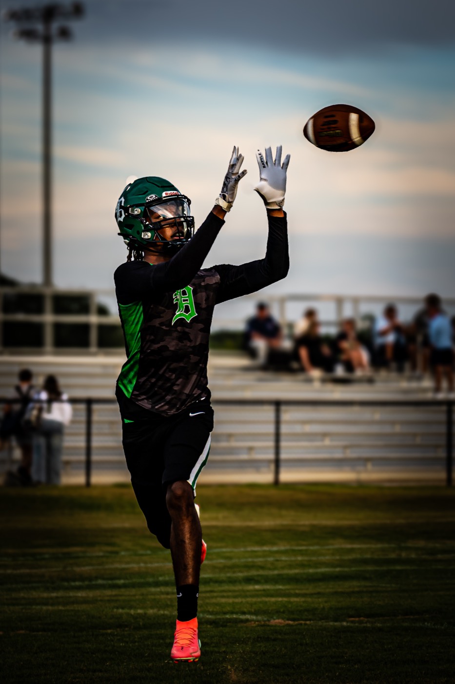 Dixie Hornets receiver reaching for a catch
